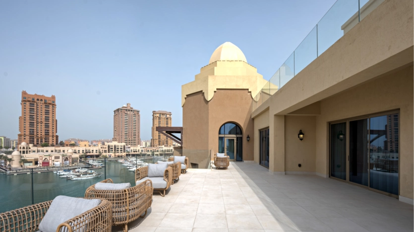 Exquisite Royal Penthouse With Stunning Marina View